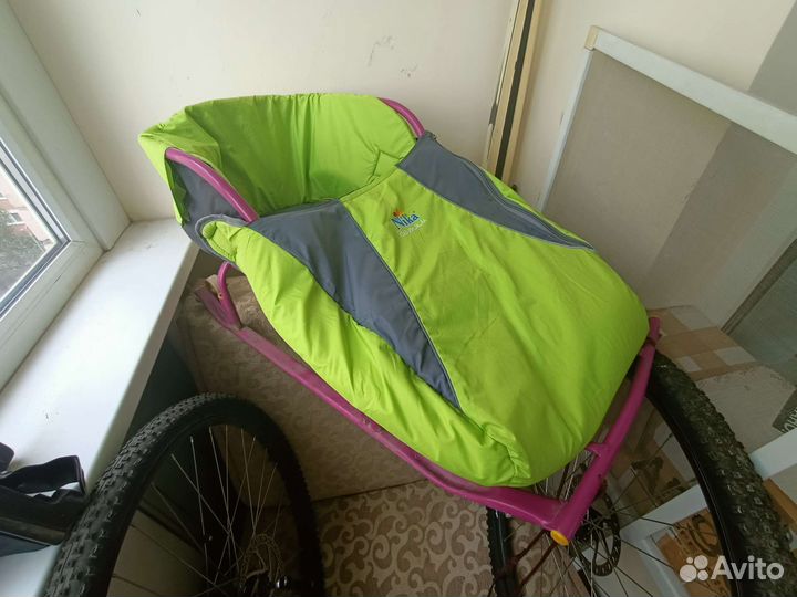 Детские санки с колесами и ручкой