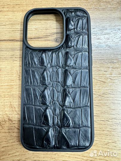 Чехол из кожи крокодила