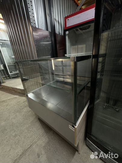 Витрина для тортов