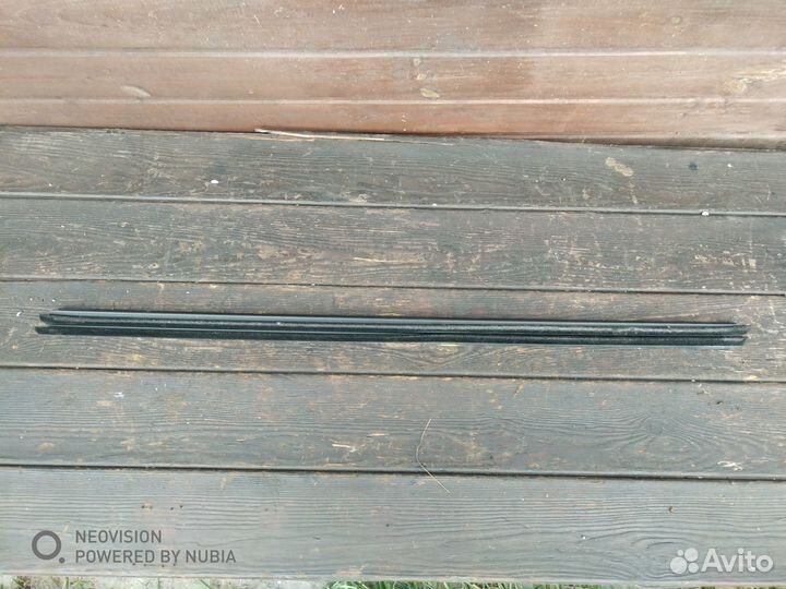 Молдинг стекла передний левый Шкода Супеб 08-15