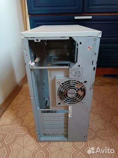 Компьютерный корпус белый