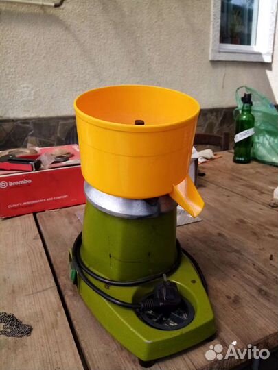 Соковыжималка для цитрусовых JAU J-180