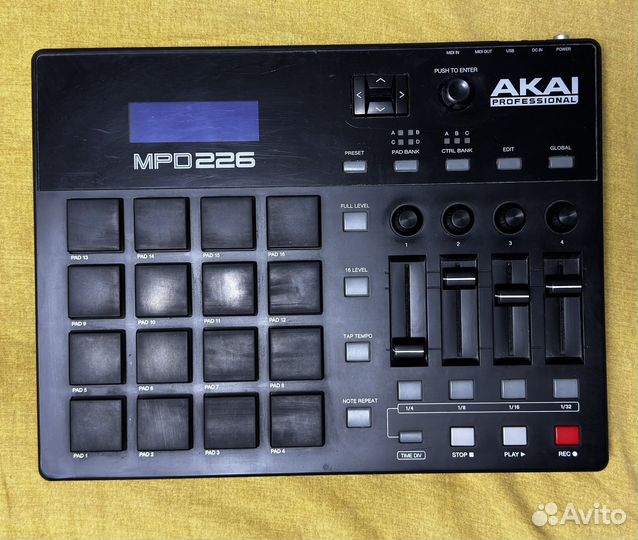 Akai mpd 226