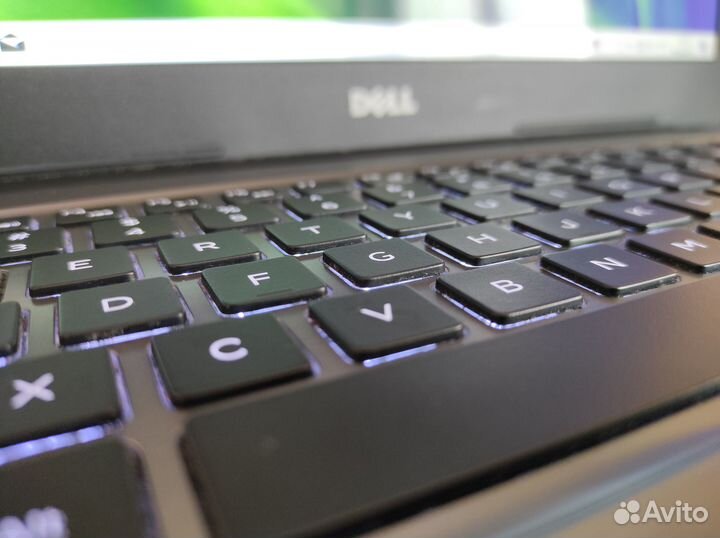 Классный ноут Dell 5567 Core i7-7500 + 8Gb + SSD