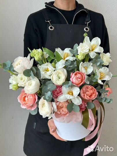 Композиция с тюльпанами и розами