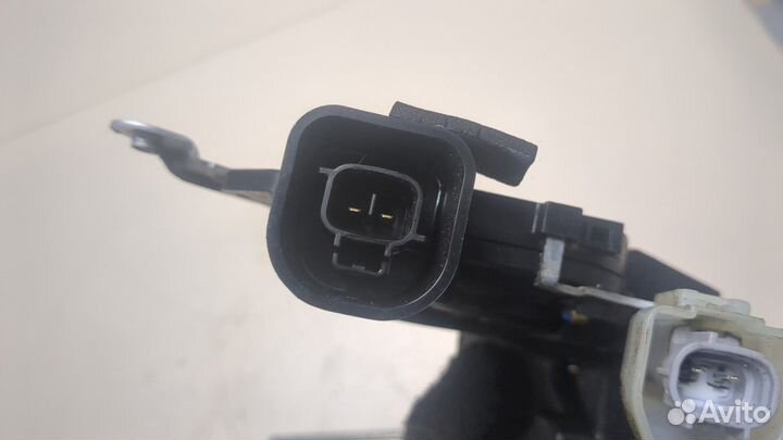 Замок багажника Toyota RAV 4, 2002