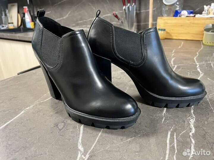 Ботильоны Bata новые