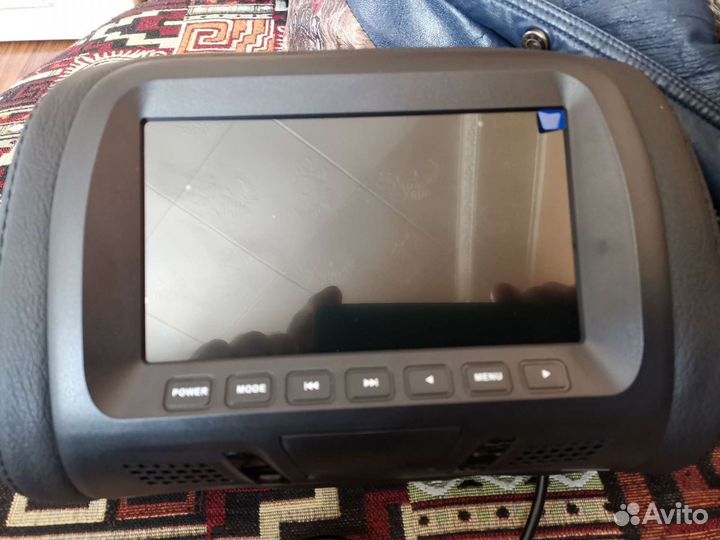 Подголовник с монитором