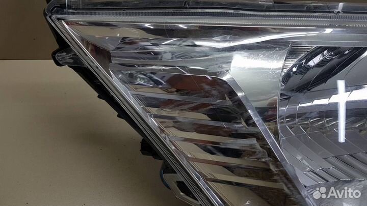 Фара правая Toyota Hiace H300 2019
