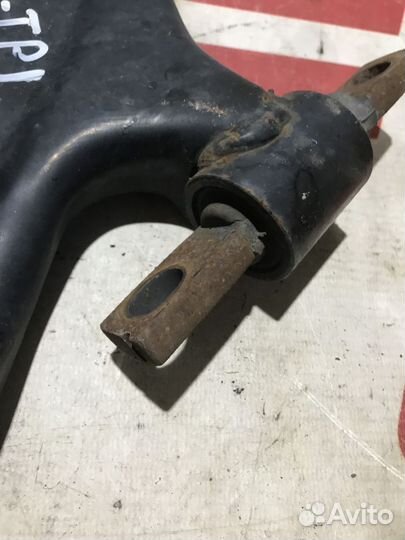 Рычаг передний левый Nissan X-Trail II (2007—2011)