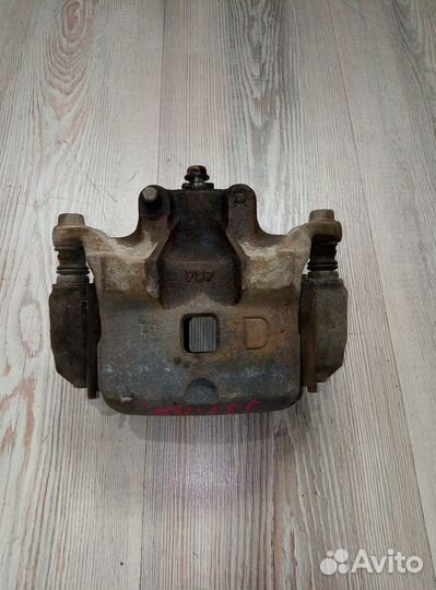 Суппорт тормозной перед Nissan teana J31 Прав