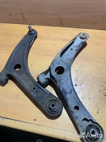 Рычаг подвески передний правый Mitsubishi Lancer