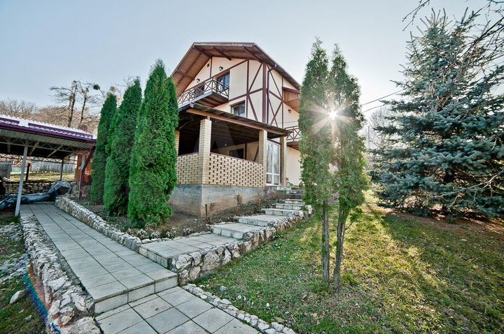 Коттедж 300 м² на участке 40 сот.