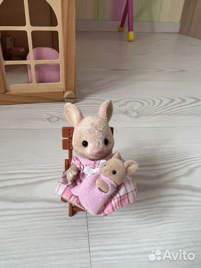 Домик кукольный с семьей кенгуру и их питомцами