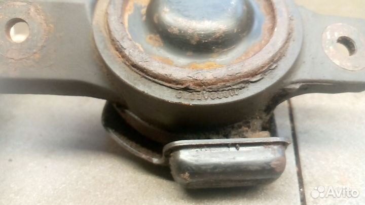 Подушка двигателя правая Subaru Legacy