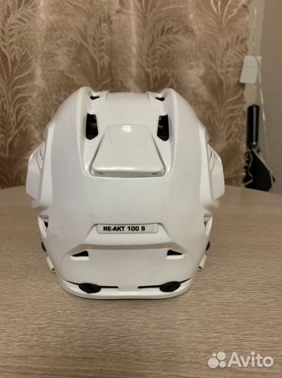 Хоккейный шлем