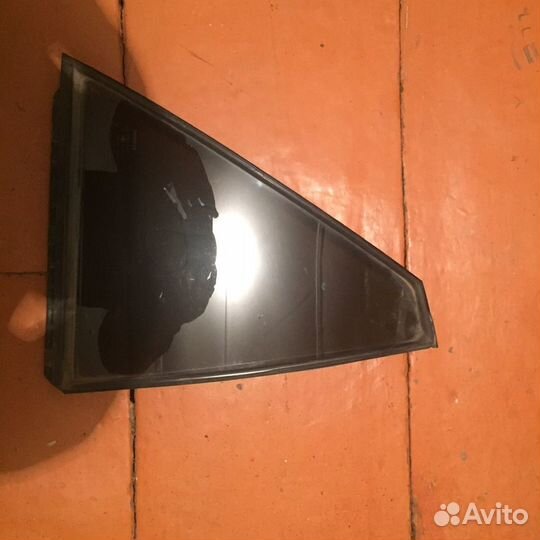 Боковые стекла задние правая сторона на toyota
