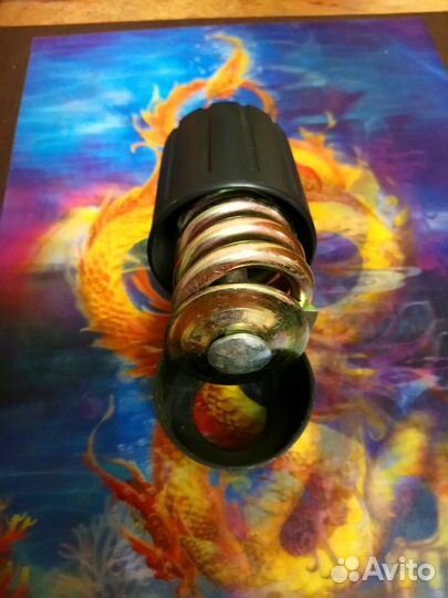 Запчасть от компьютерного стула с пружиной