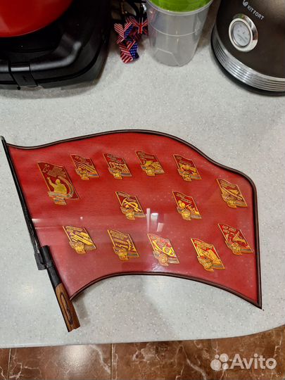 Настенный флаг со значками