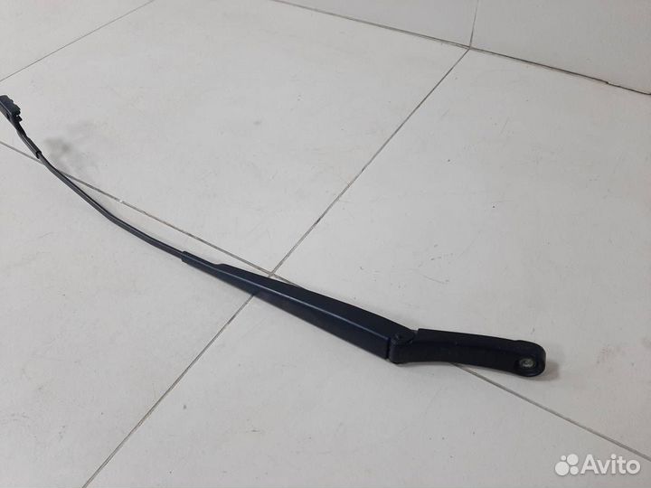 Поводок стеклоочистителя передний правый Skoda Rap