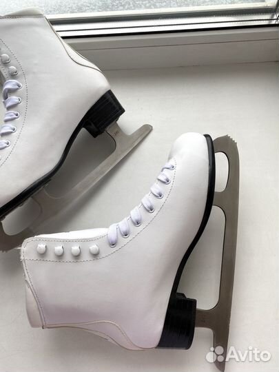 Коньки кожаные фигурные Alpha Caprice как новые