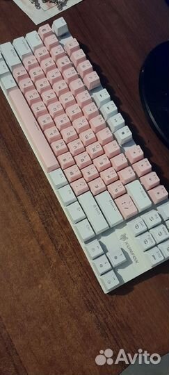 Клавиатура бело-розовая для настоящих ящеров