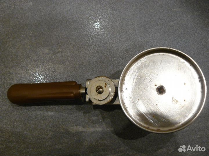 Машинка для закатывания банок