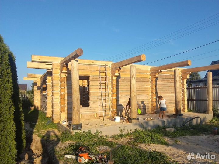 Сруб бани дома из норвежского лафета