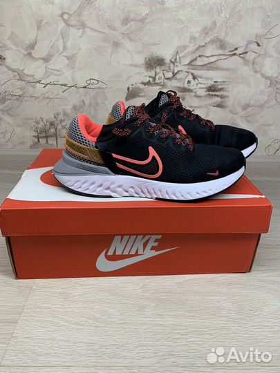 Кроссовки Nike Legend React 3