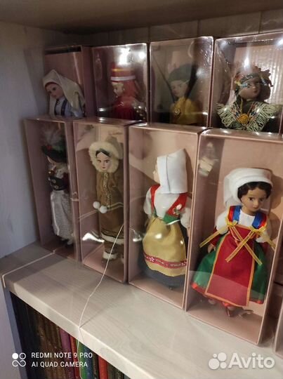 Куклы фарфоровые в костюмах народов мира 32шт