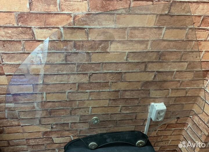 Стекло боковое Toyota Crown S140