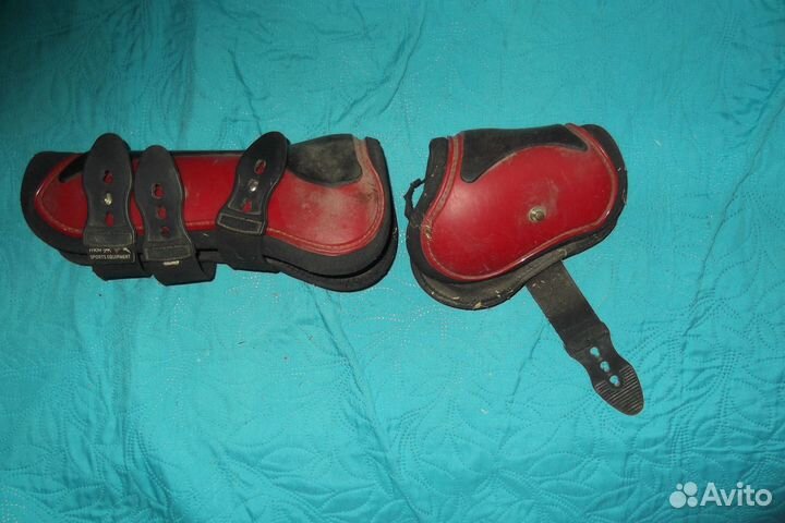 Уздечка, ногавки, вальтрапы,шлем, лонжа