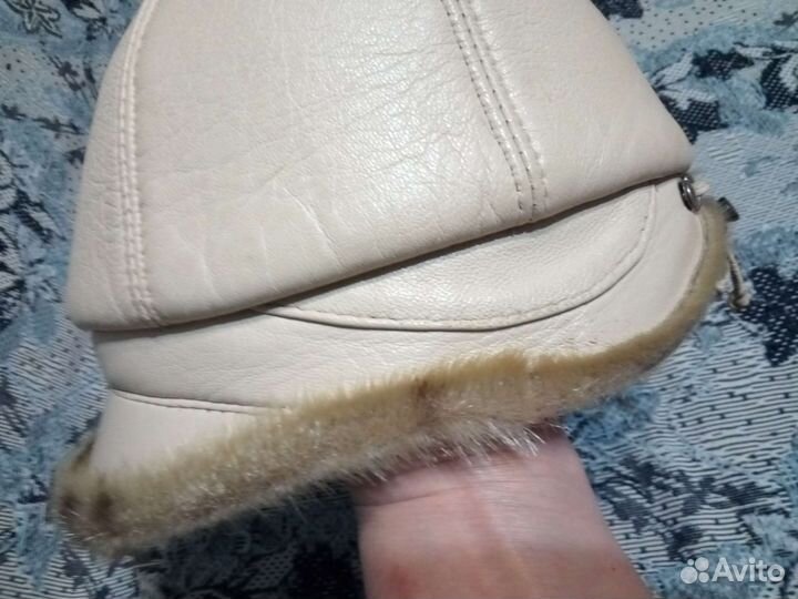 Шапка бежевая кожаная