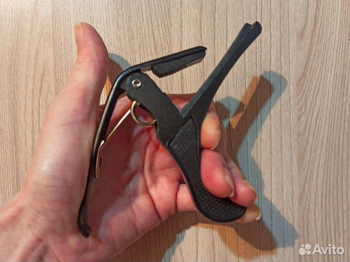 Каподастр для гитары