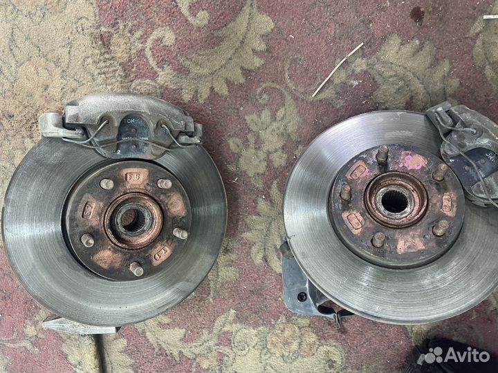 Кулаки в сборе с тормозами mazda 3 bk