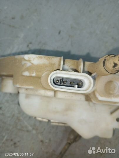 Замок двери передний правый Renault Megane K4M