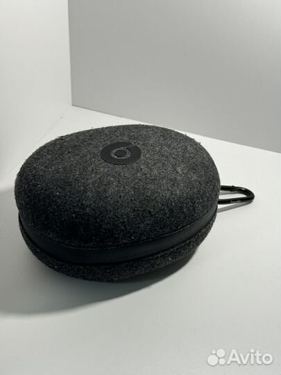 Beats Solo Pro красные