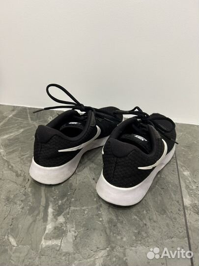 Кроссовки nike tanjun женские
