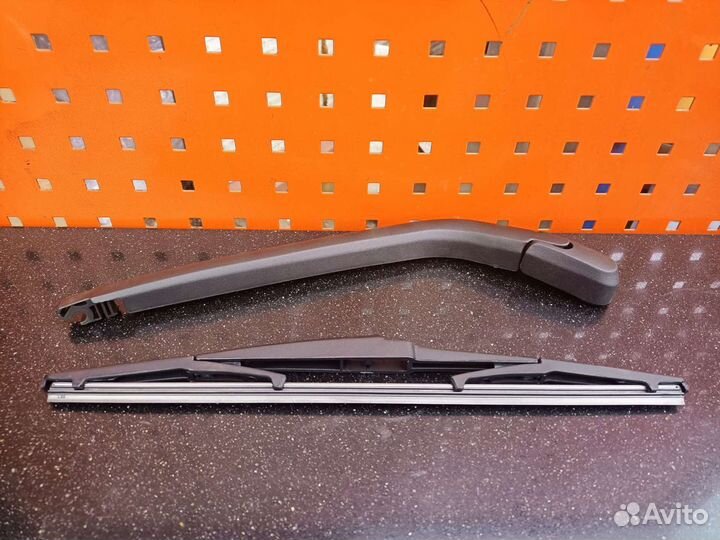 Поводок дворника Toyota jaris