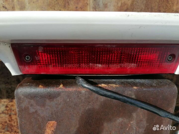 Задний стоп сигнал в спойлер