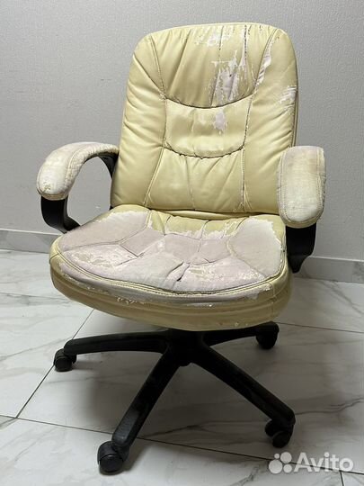 Кожаное кресло бу