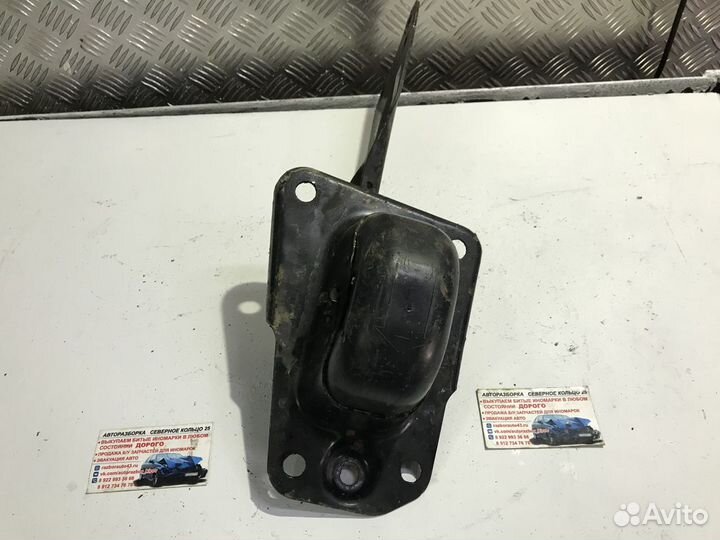 Рычаг задний продольный левый Фольксваген Гольф 5