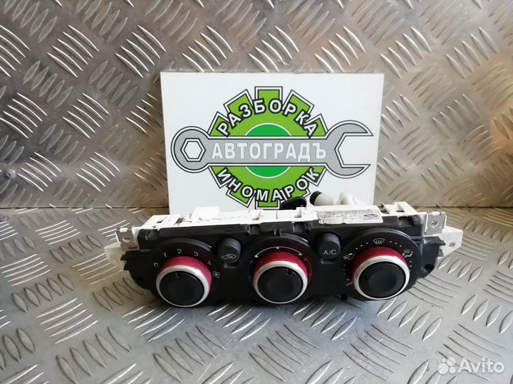 Блок управления отопителем Ford Focus 2 2009г