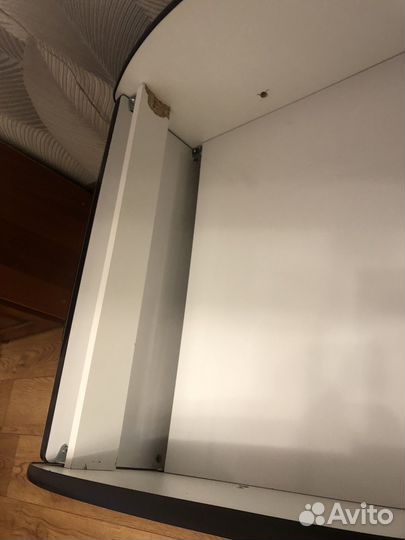 Детская кровать-машинка