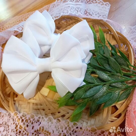 Бантики школьные, белые