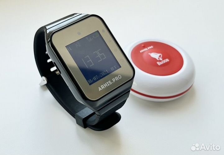 Кнопка Премиум вызова официанта и часы персонала