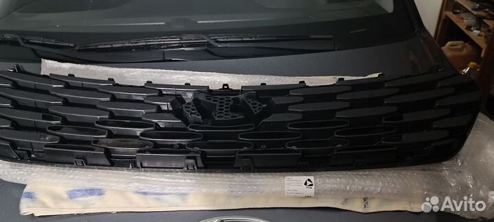 Решетка радиатора глянцевая со значком Хундай