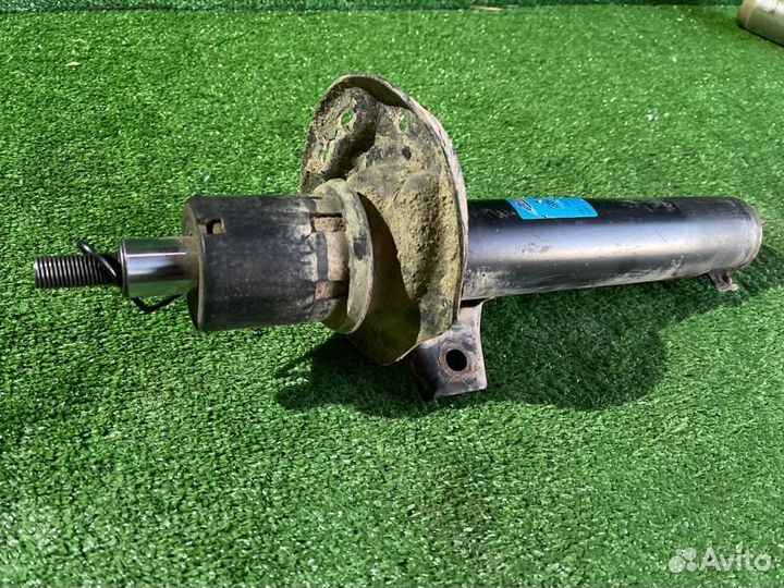 Амортизатор передний Passat Touran Jetta Golf