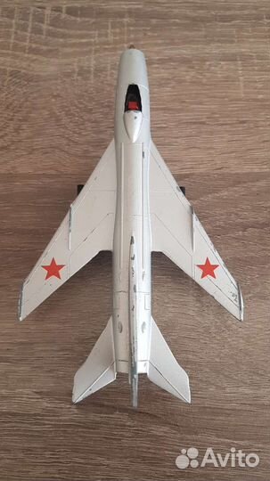 Модель самолета Су-7
