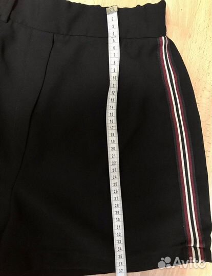 Женские шорты Bershka. Размер 42 (S). Длина: 37 см